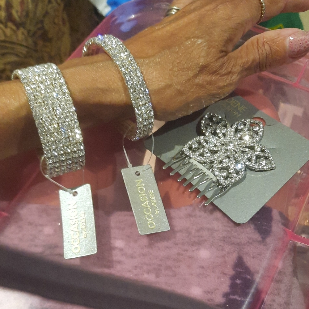 Holiday Wedding💍Blinged Out 3 Piece Sparkle Crystal Bracelet Hair Comb Set NWT